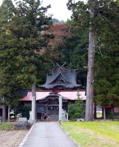 山村の神社