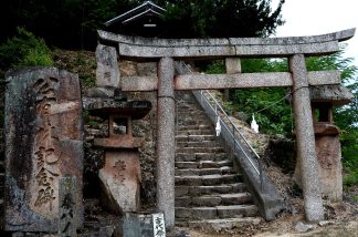 石畳神社