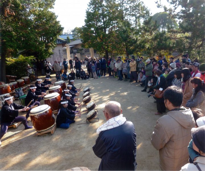 鎮守の杜に響く初打ち